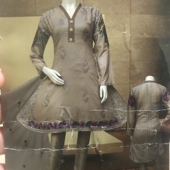 Dress - Picture 5 of 7